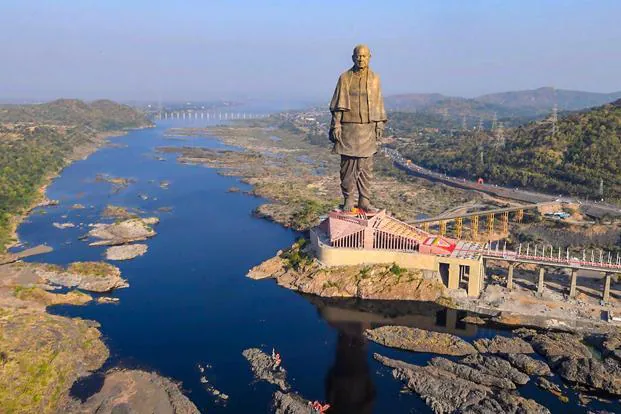 statue_of_unity_sardar_patel-U205730969126CB--621x414@LiveMint